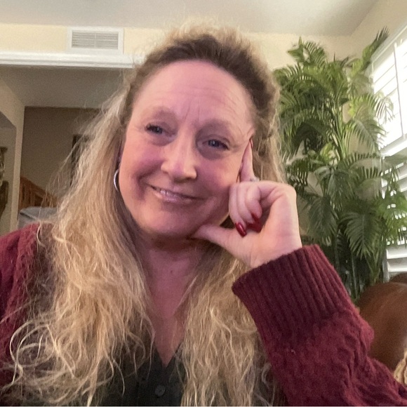 Meet your Posher, Jaclyn - Picture 3 of 4